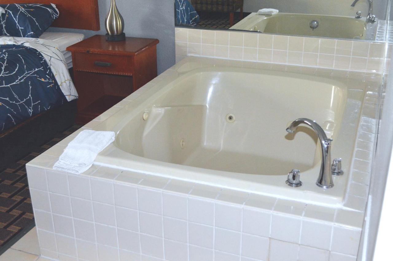 Americas Best Value Inn And Suites St. Cloud Saint Cloud Bagian luar foto