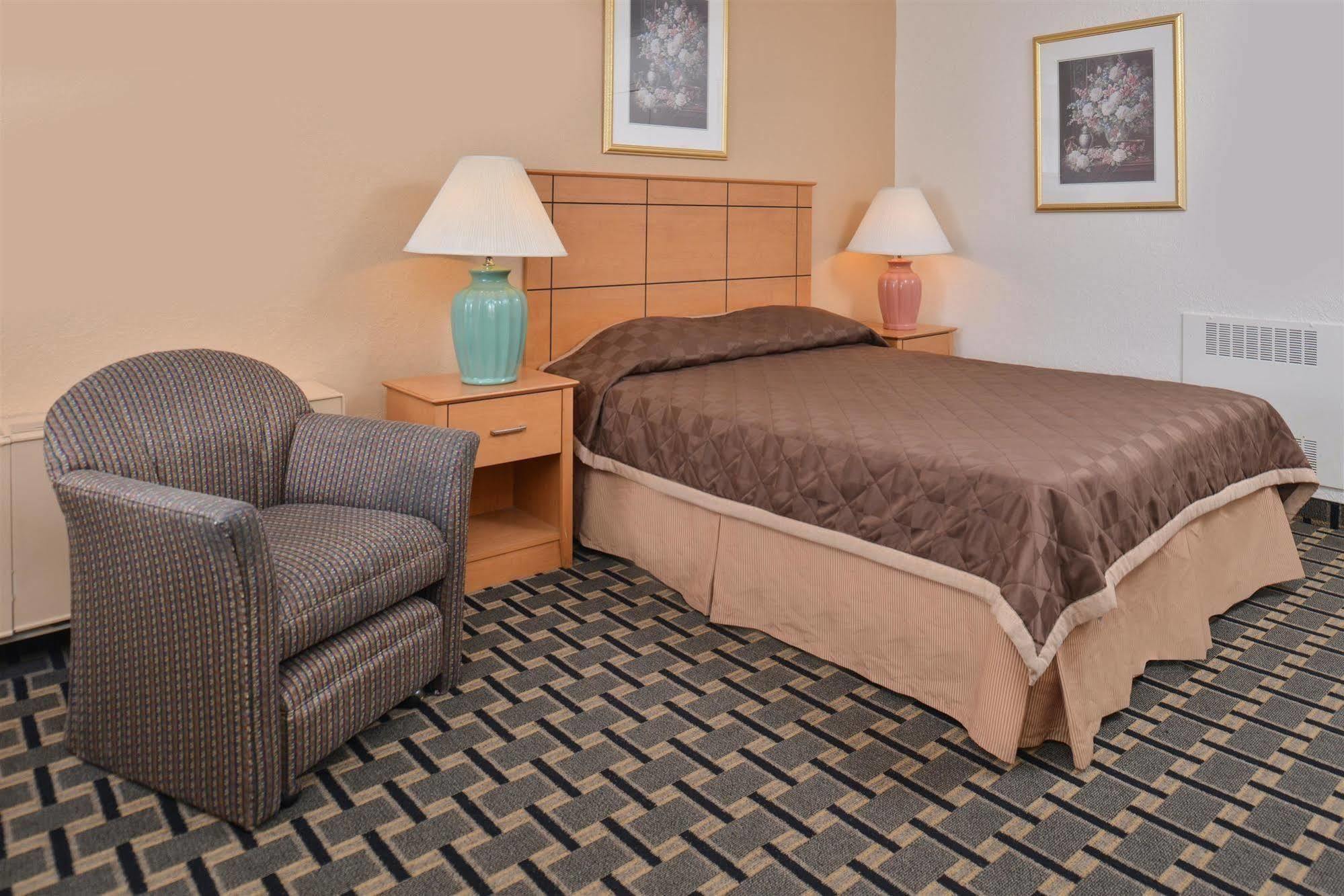 Americas Best Value Inn And Suites St. Cloud Saint Cloud Bagian luar foto