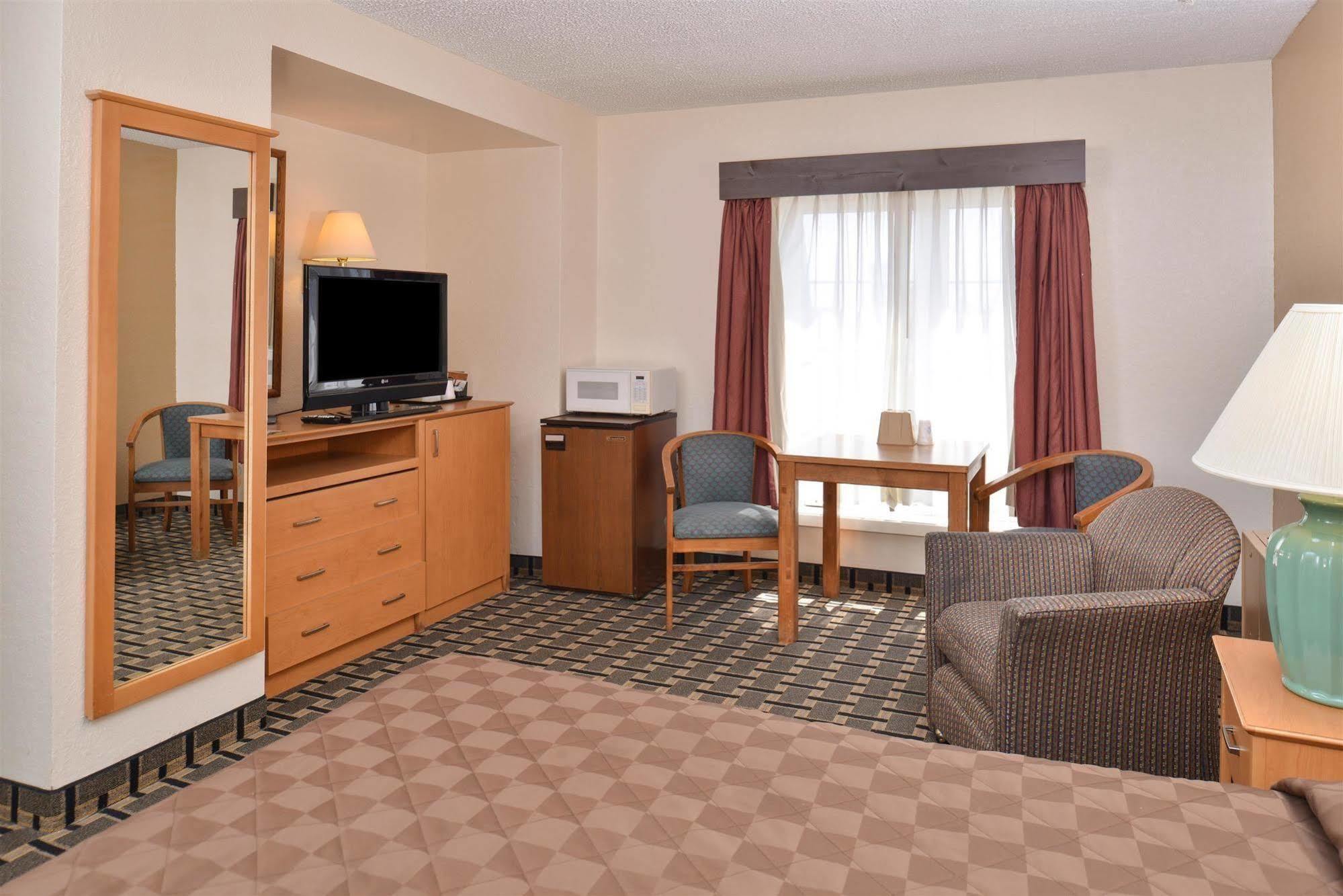 Americas Best Value Inn And Suites St. Cloud Saint Cloud Bagian luar foto
