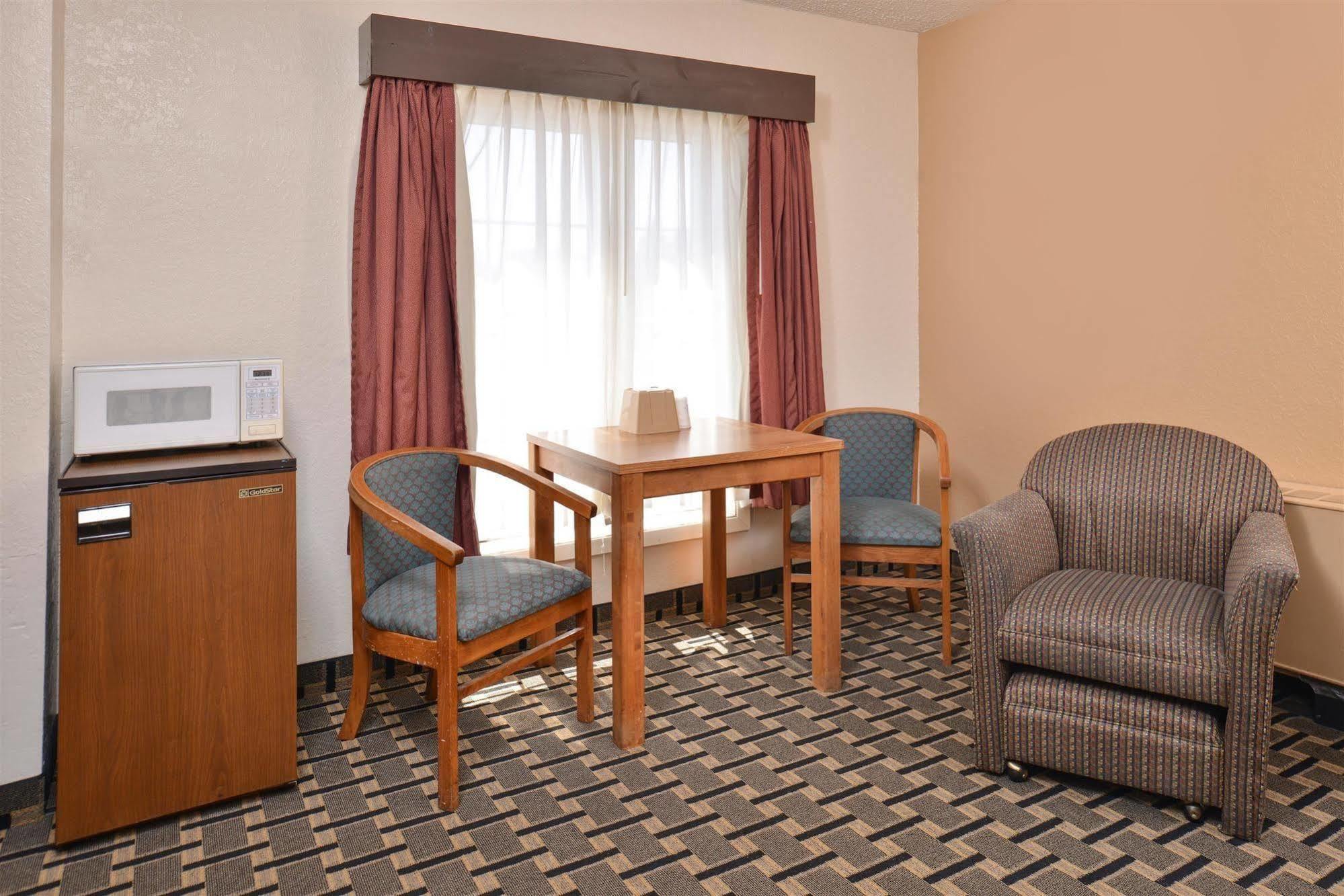 Americas Best Value Inn And Suites St. Cloud Saint Cloud Bagian luar foto